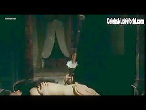 Edwige Fenech in La vedova inconsolabile ringrazia quanti la consolarono (1973) 16