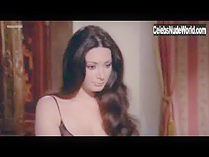 Edwige Fenech in La vedova inconsolabile ringrazia quanti la consolarono (1973) 3