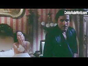 Edwige Fenech in La vedova inconsolabile ringrazia quanti la consolarono (1973) 7