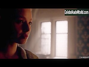 Freya Mavor Flasing , boobs in White Queen (series) (2013) 4