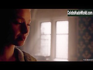 Freya Mavor Flasing , boobs in White Queen (series) (2013) 5