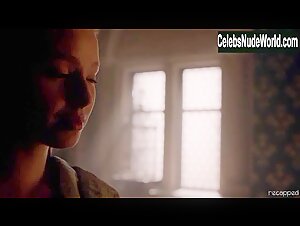 Freya Mavor Flasing , boobs in White Queen (series) (2013) 6