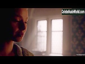 Freya Mavor Flasing , boobs in White Queen (series) (2013) 7