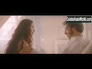 Freya Mavor in L'Empereur de Paris (2018) 13