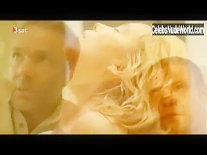 Franziska Petri Public Nudity , Explicit in Endloser Horizont - Teil (2005) 13