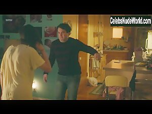 Frankie Shaw Flashing , boobs in SMILF (series) (2017) 9