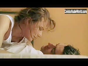 Francesca Neri in Las edades de Lulu (1990) 11