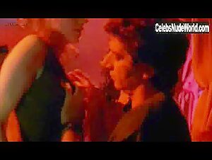 Francesca Neri in Las edades de Lulu (1990) 7