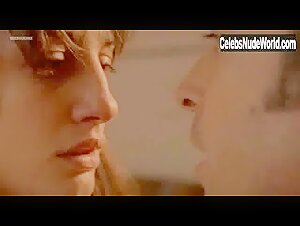 Francesca Inaudi in Come trovare nel modo giusto l'uomo sbagliato (2011) 17
