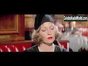 Faye Dunaway in Chinatown (1974) 2
