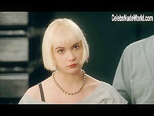 Fabienne Babe in Les rencontres d'apres minuit (2013) 9