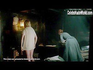 Hannah New Costume , Flashing boobs in Black Sails (series) (2014) 10