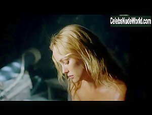 Hannah New Costume , Flashing boobs in Black Sails (series) (2014) 5