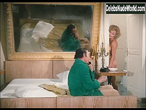 Hanna Schygulla in Warnung vor einer heiligen Nutte (1971) 18