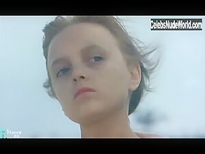 Hanna Schygulla Beach , boobs in Storia di Piera (1983) 18