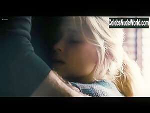 Haley Bennett in Girl on the Train (2016) 12