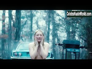 Haley Bennett in Girl on the Train (2016) 19