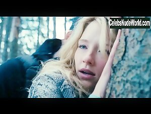 Haley Bennett in Girl on the Train (2016) 20