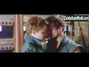 Gwyneth Paltrow in Shakespeare in Love (1998) 19