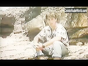 Greta Scacchi Beach , Outdoors in La donna della luna (1988) 15