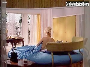 Goldie Hawn in There's a Girl in My Soup (1970) 3