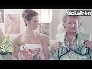 Glory Annen in Felicity (1978) 18