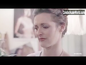 Glory Annen in Felicity (1978) 7
