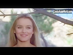 Anita Sanders in Quella eta maliziosa (1975) 13
