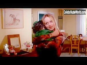 Gloria Guida in La minorenne (1974) 12