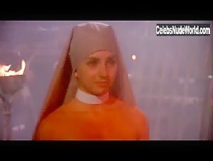 Gloria Guida in La minorenne (1974) 9