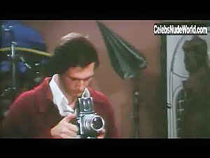 Gloria Guida in Il solco di pesca (1975) 12