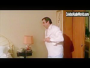 Gloria Guida in Fico d'India (1980) 10