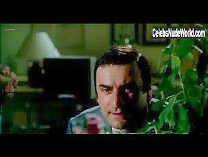 Gloria Guida in Fico d'India (1980) 6