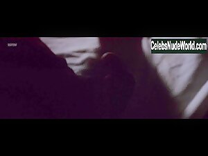 Gina Gershon lesbian, hot scene in Bound (1996) 9