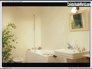 Geraldine Chaplin Explicit , Bathtub in Le voyage en douce (1980) 10