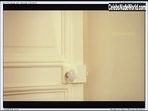Geraldine Chaplin Explicit , Bathtub in Le voyage en douce (1980) 18