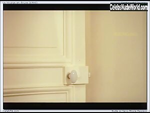Geraldine Chaplin Explicit , Bathtub in Le voyage en douce (1980) 19