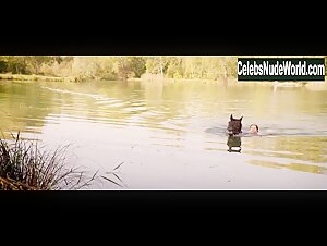 Georgia Scalliet in L'odeur de la mandarine (2015) 14