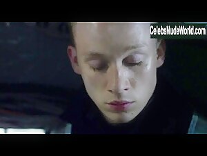 Gemita Samarra in Pressure (2015) 18