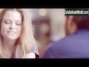 Gabriella Vergani Hot , Blonde in O Negocio (series) (2013) 4