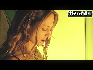Holly Hunter in Thirteen (2003) 4