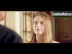 Hera Hilmar in An Ordinary Man (2017) 17