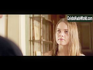 Hera Hilmar in An Ordinary Man (2017) 18