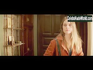 Hera Hilmar in An Ordinary Man (2017) 2
