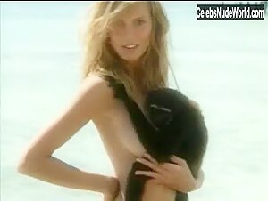 Heidi Klum in Sports Illustrated Swimsuit Collection (2001) 1