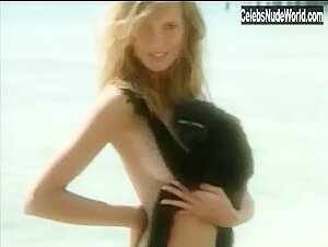 Heidi Klum in Sports Illustrated Swimsuit Collection (2001) 4