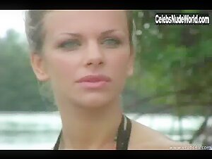 Heidi Kline Outdoor , Exposed in Nikki's Erotic Journey 2 (2003) 16