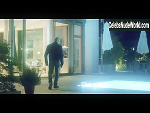 Jasna Fritzi Bauer in Blochin: Die Lebenden und die Toten (series) (2015) 6