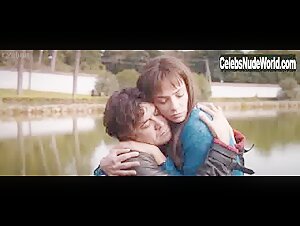 Jasmine Trinca in Nessuno si salva da solo (2015) 8