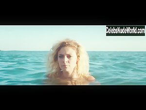Jasmine Trinca in Fortunata (2017) 17